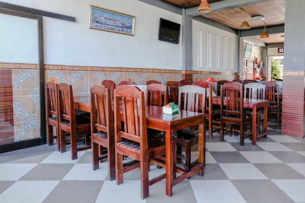 OYO 1351 Tanggulasi Resto & Residence Syariah Magetan Esterno foto