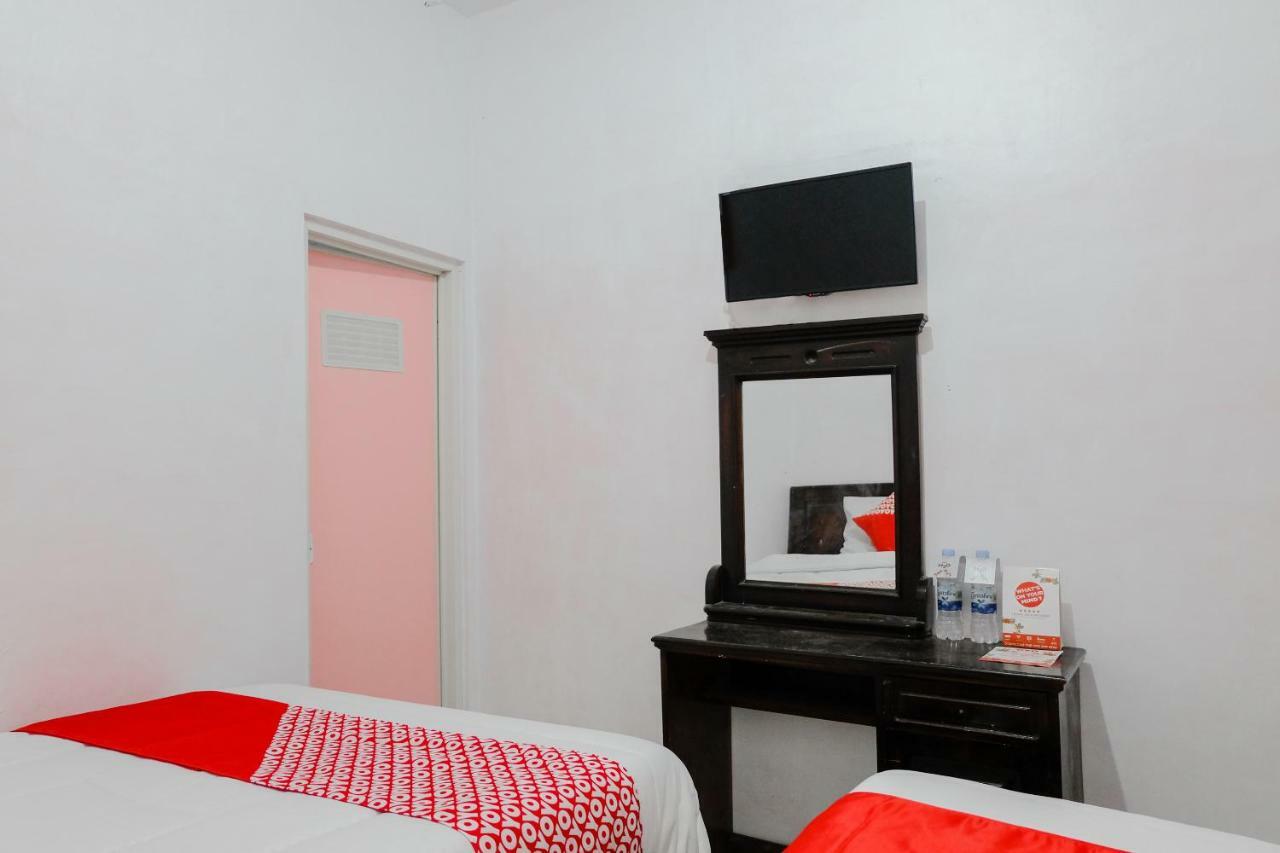 OYO 1351 Tanggulasi Resto & Residence Syariah Magetan Esterno foto