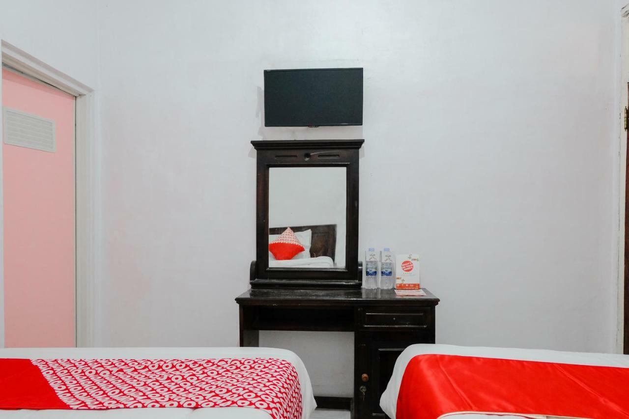 OYO 1351 Tanggulasi Resto & Residence Syariah Magetan Esterno foto